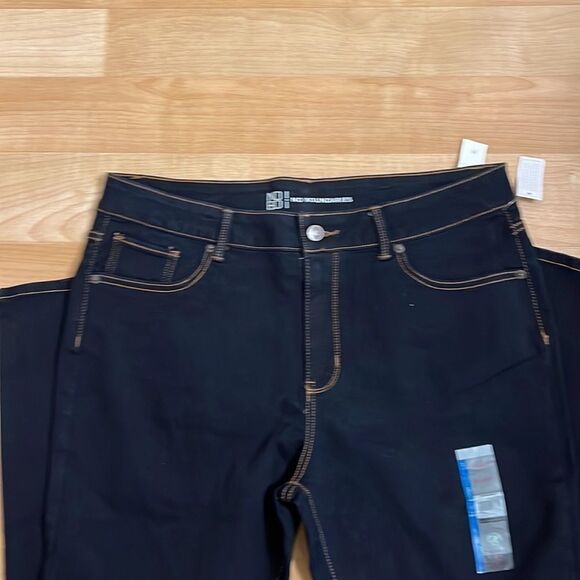 No Boundaries Women's Mid Rise Boot Cut Jeans size 17 - Picture 4 of 6
